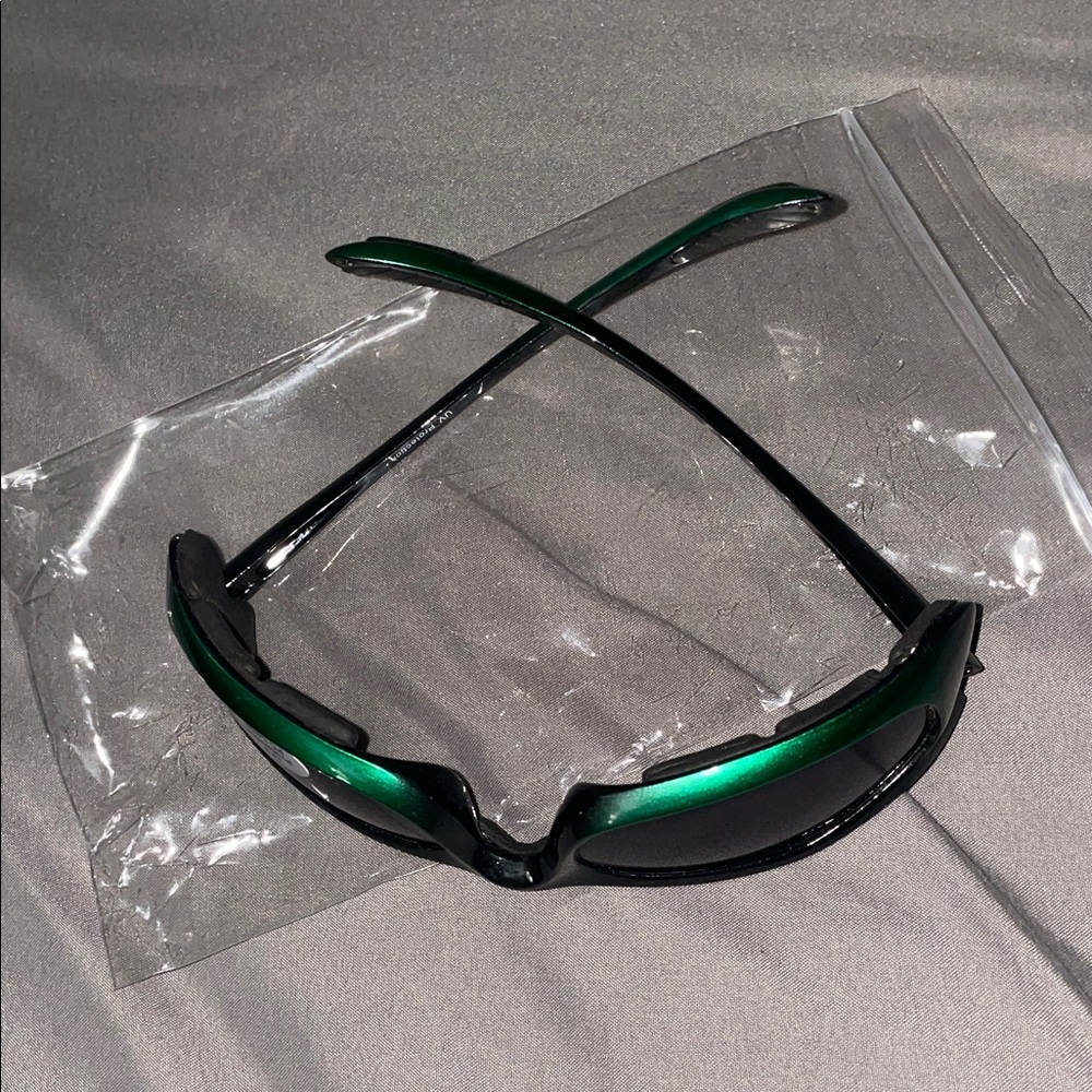 Sleek Black Sunglasses with Metallic Green Temples & Arms - Picture 5 of 6